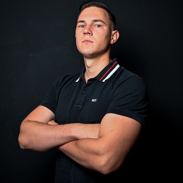 Vlad - Квантовый аналитик с 10+ годами опыта в статистическом анализе финансовых рынков